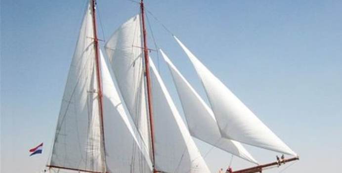Adornate yacht charter Scheepswerf De Industrie Sail Yacht
                                
