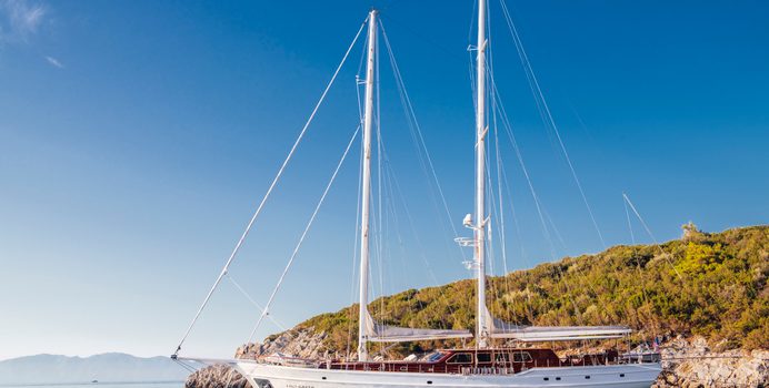 Hic Salta yacht charter Valena Yachting Sail Yacht
                                