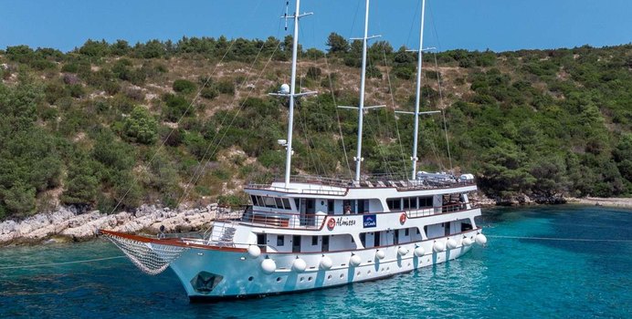 Almissa yacht charter Custom Motor Yacht
                                