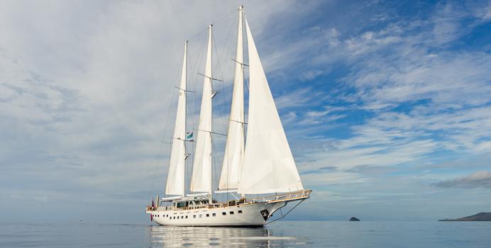 Southern Cloud Yacht Charter in Wayag Island