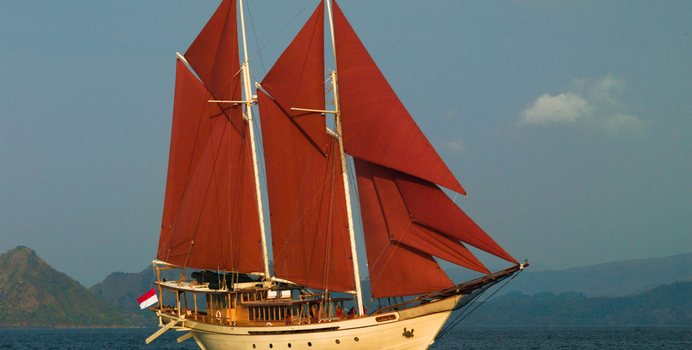 Si Datu Bua Yacht Charter in Misool Island 