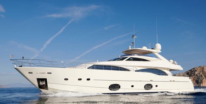 Watch Me yacht charter Custom Line Motor Yacht
                                