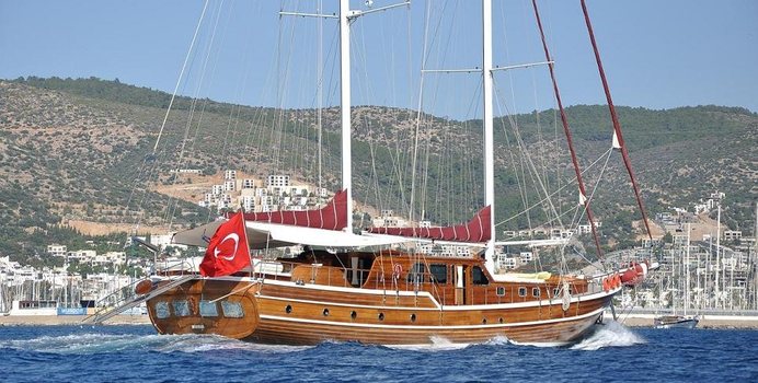 Palmyra Yacht Charter in Greece