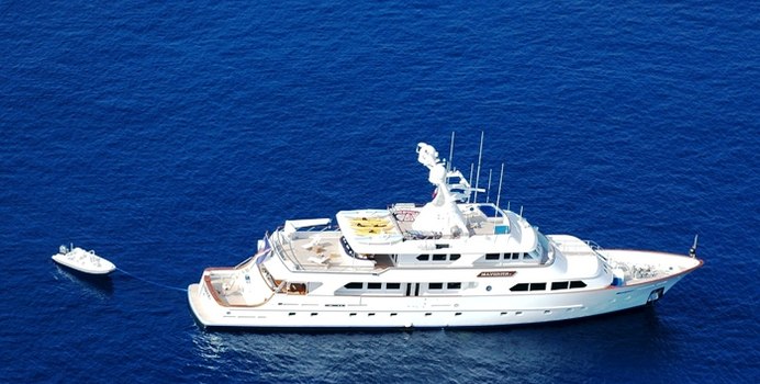 Maverick yacht charter Nishii Shipyards Motor Yacht
                                