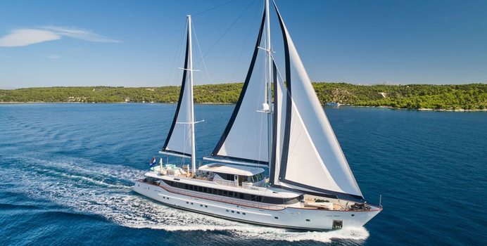 Omnia Yacht Charter in Zakynthos