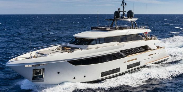 Newal yacht charter Custom Line Motor Yacht