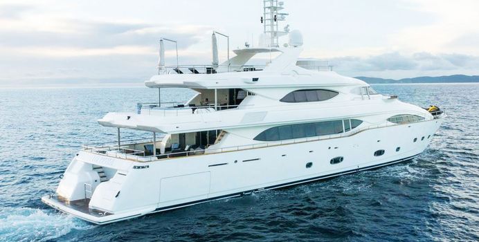 Paradise Yacht Charter in Greece
