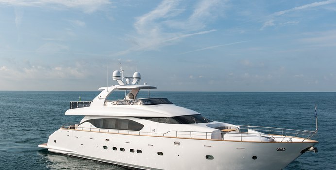 Bivac yacht charter Maiora Motor Yacht