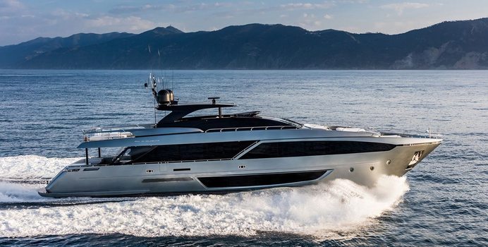 Don't Worry yacht charter Riva Motor Yacht
                                