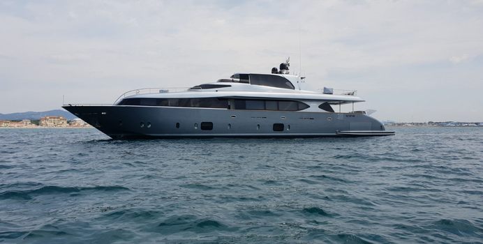 Sands yacht charter Maiora Motor Yacht
                                