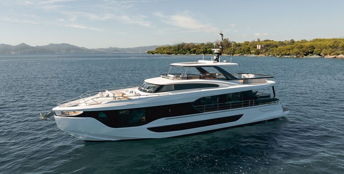 BK yacht charter Azimut Motor Yacht
                                