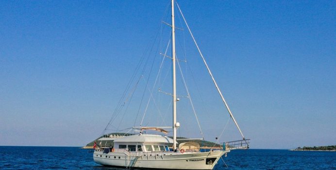 Freedom Yacht Charter in Ekincik