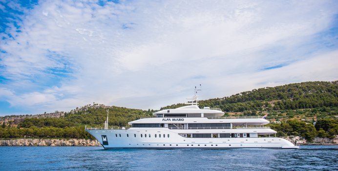 Alfa Mario Yacht Charter in Hvar