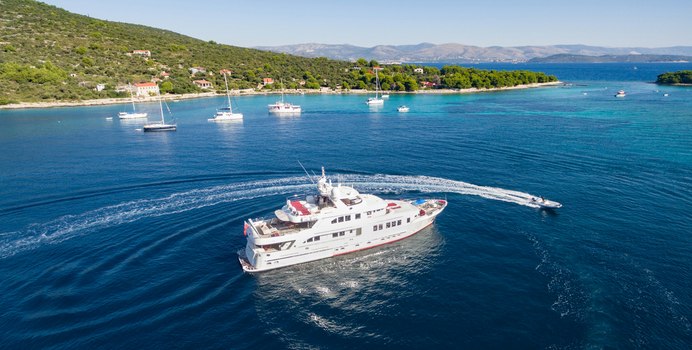 Metsuyan IV Yacht Charter in St Tropez