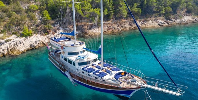 Saint Luca Yacht Charter in Hvar