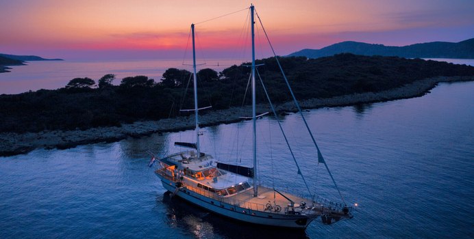 Alba Yacht Charter in East Coast Italy