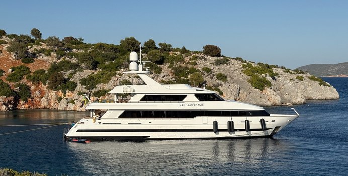 Blue Symphonie Yacht Charter in Antiparos