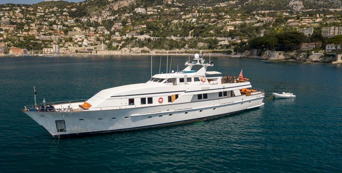 Fiorente yacht charter Ferronavale Motor Yacht
                                