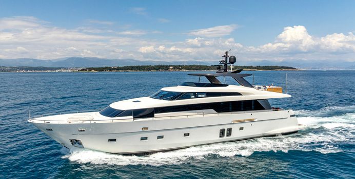 Calm Yacht Charter in Cannes