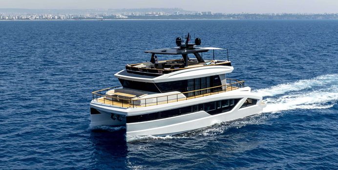 Botiguer yacht charter Lazzara Yachts Motor Yacht
                                