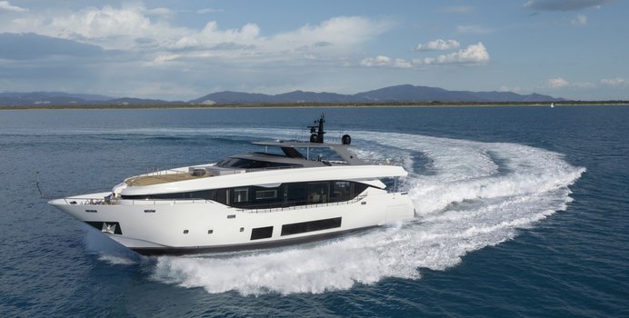 Happy Island yacht charter Maiora Motor Yacht