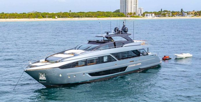 Tasty Waves yacht charter Riva Motor Yacht
                                