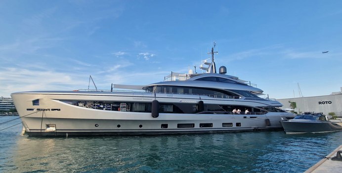 Perseverance Yacht Charter in Bahamas