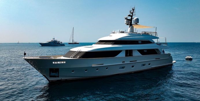 Tiny Wave Yacht Charter in Menorca