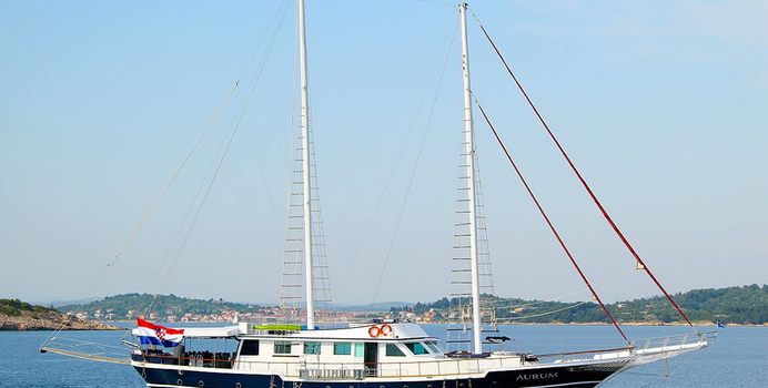 Aurum Yacht Charter in Mljet
