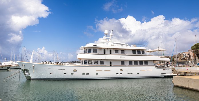N                     Tananai yacht charter Terranova Yachts Motor Yacht