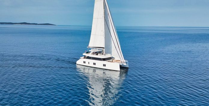 Honeybird yacht charter Sunreef Yachts Motor/Sailer Yacht