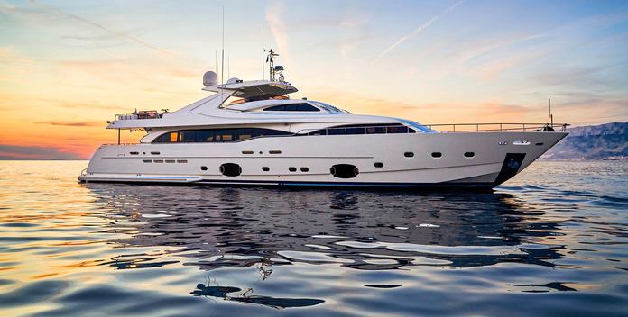 Acceptus yacht charter Custom Line Motor Yacht