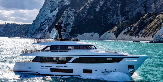 JYC yacht charter Custom Line Motor Yacht