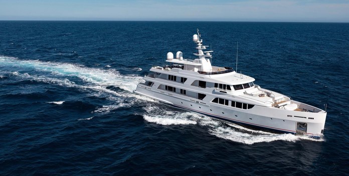 Kadimo's yacht charter Codecasa Motor Yacht
