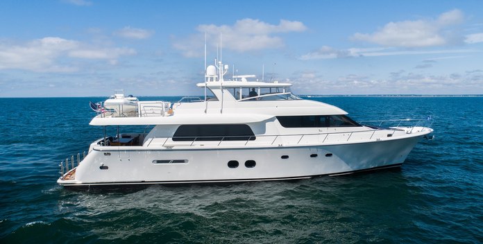 Cabana yacht charter Pacific Mariner Motor Yacht