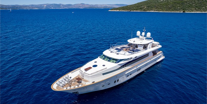 Conte Stefani yacht charter Horizon Motor Yacht