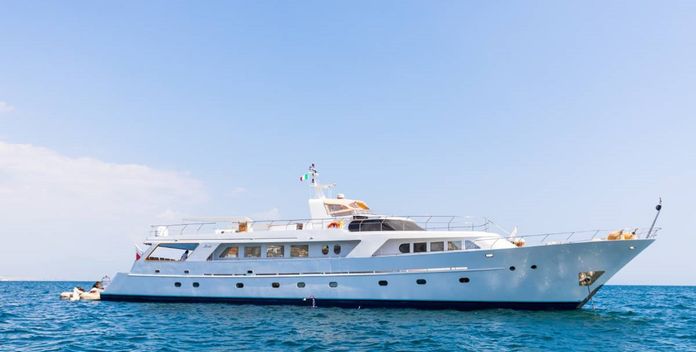 Gitanes yacht charter Benetti Motor Yacht