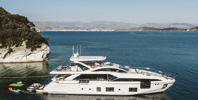 Volante yacht charter Azimut Motor Yacht