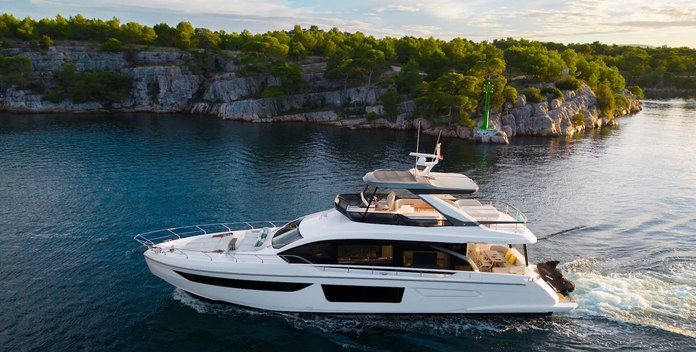 Donna yacht charter Azimut Motor Yacht