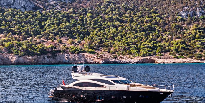 Blade 6 yacht charter Sunseeker Motor Yacht