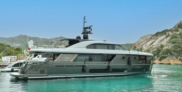 Alma III yacht charter Azimut Motor Yacht