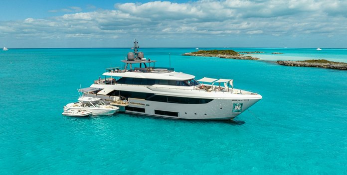 Fifi yacht charter Custom Line Motor Yacht