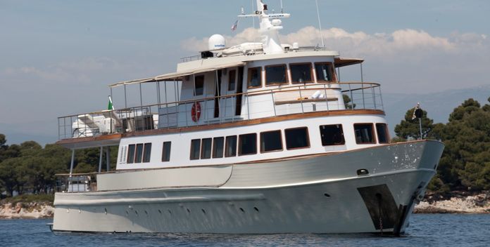 Clara One yacht charter Sarri Motor Yacht