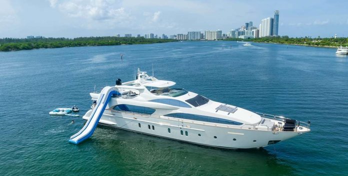 Rylax yacht charter Azimut Motor Yacht