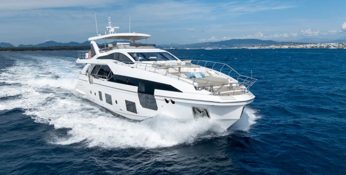 Zozo yacht charter Azimut Motor Yacht