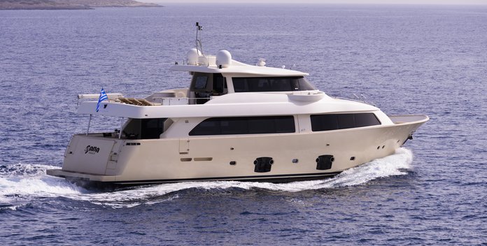 Dana yacht charter Custom Line Motor Yacht