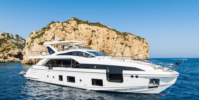 Zozo yacht charter Azimut Motor Yacht