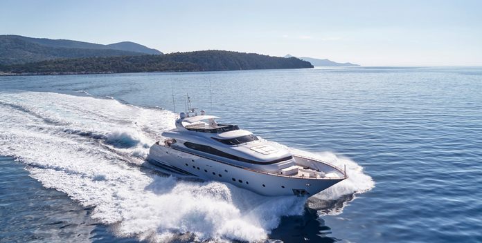 Bianca yacht charter Maiora Motor Yacht