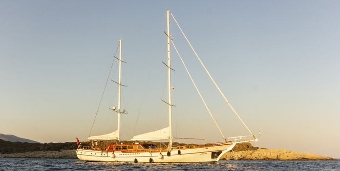 Babylon yacht charter Leymar Motor/Sailer Yacht