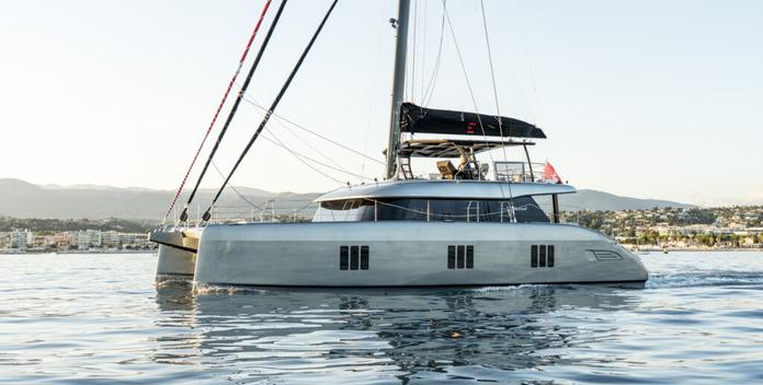 E yacht charter Sunreef Yachts Motor/Sailer Yacht